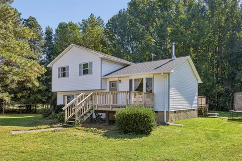 Exterior - 2600 Wright Dr, Saluda, VA 23149 photo 2 of 9