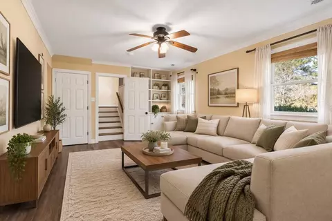 Living - 2600 Wright Dr, Saluda, VA 23149 photo 2 of 2