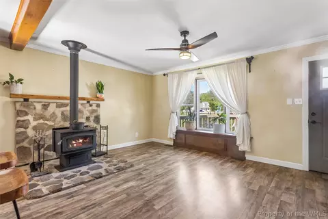 Living - 2600 Wright Dr, Saluda, VA 23149 photo 1 of 2