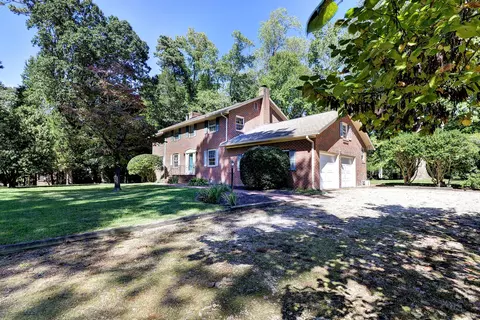 Exterior - 265 E Queens Dr, Williamsburg, VA 23185 photo 3 of 13
