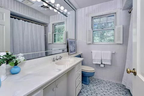 Bath - 265 E Queens Dr, Williamsburg, VA 23185 photo 5 of 6