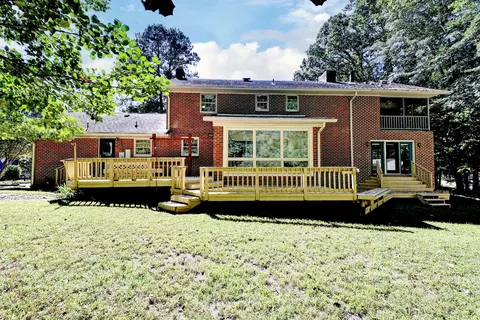 Exterior - 265 E Queens Dr, Williamsburg, VA 23185 photo 7 of 13