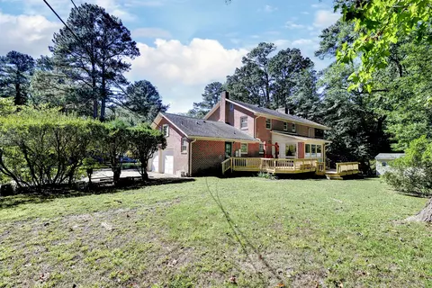 Exterior - 265 E Queens Dr, Williamsburg, VA 23185 photo 6 of 13