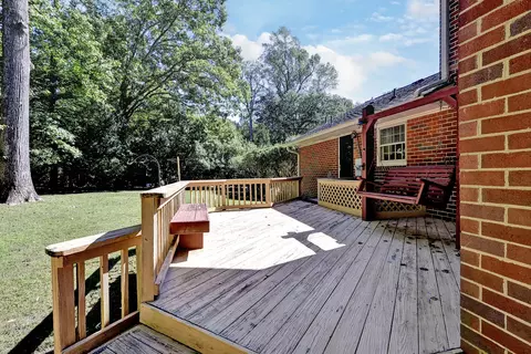 Exterior - 265 E Queens Dr, Williamsburg, VA 23185 photo 10 of 13