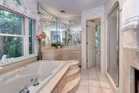 Bath - 265 E Queens Dr, Williamsburg, VA 23185 photo 2 of 6