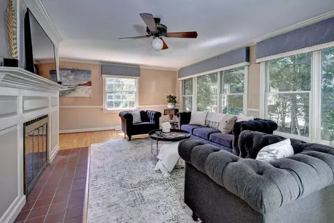 Living - 265 E Queens Dr, Williamsburg, VA 23185 photo 2 of 3