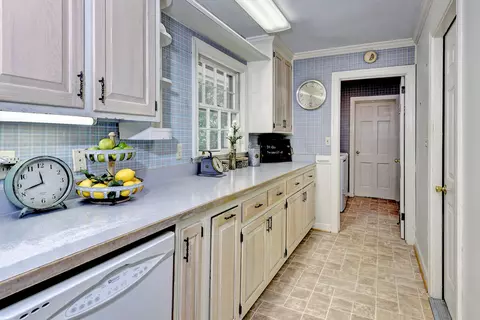 Kitchen - 265 E Queens Dr, Williamsburg, VA 23185 photo 4 of 4