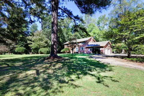 Exterior - 265 E Queens Dr, Williamsburg, VA 23185 photo 4 of 13