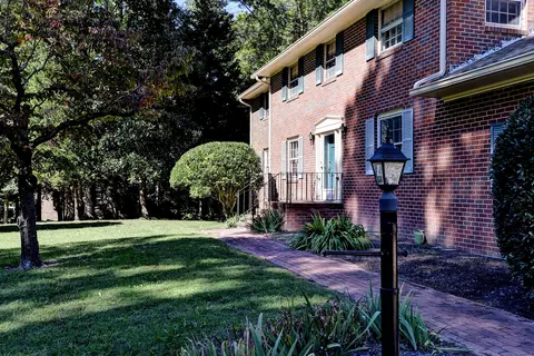 Exterior - 265 E Queens Dr, Williamsburg, VA 23185 photo 5 of 13