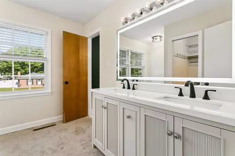 Bath - 200 Antietam Ct, Hampton, VA 23669 photo 5 of 6