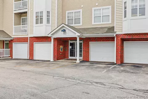 522 Knolls Dr #304, Newport News, VA 23602