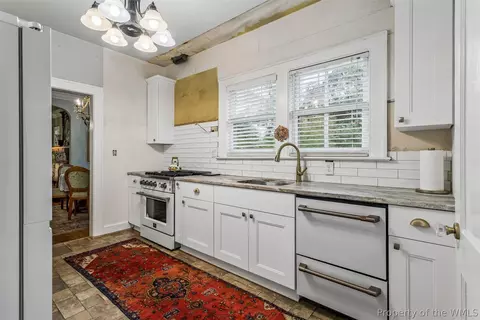 Kitchen - 70 Cherry Ave, Hampton, VA 23661 photo 3 of 6