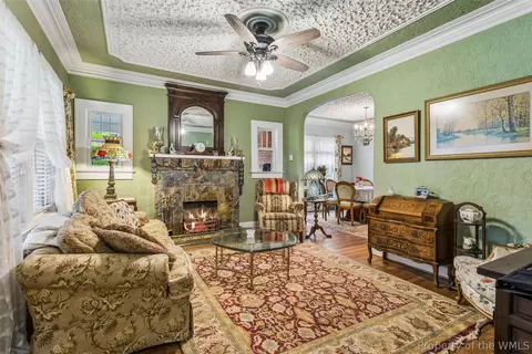 Living - 70 Cherry Ave, Hampton, VA 23661 photo 2 of 3