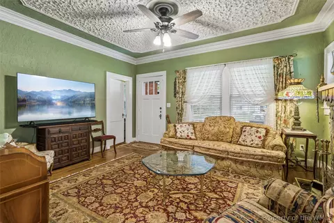 Living - 70 Cherry Ave, Hampton, VA 23661 photo 3 of 3