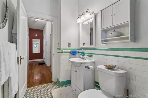 Bath - 70 Cherry Ave, Hampton, VA 23661 photo 4 of 4