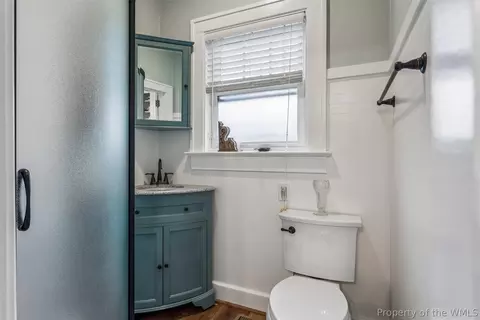 Bath - 70 Cherry Ave, Hampton, VA 23661 photo 1 of 4