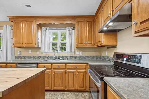 Kitchen - 4643 Sir Gilbert Loop, Williamsburg, VA 23185 photo 2 of 5