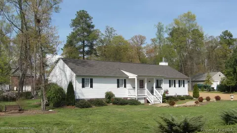 3033 The Point Dr, Lanexa, VA 23089 photo 1