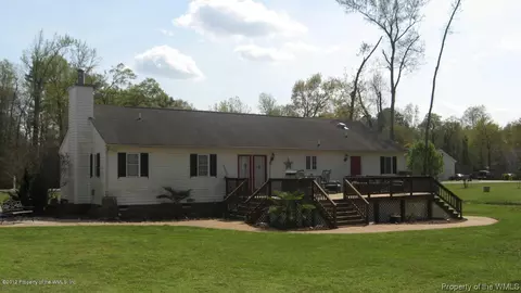 3033 The Point Dr, Lanexa, VA 23089 photo 5