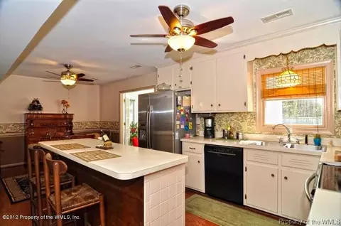 107 Benson Dr, Hampton, VA 23664 photo 4