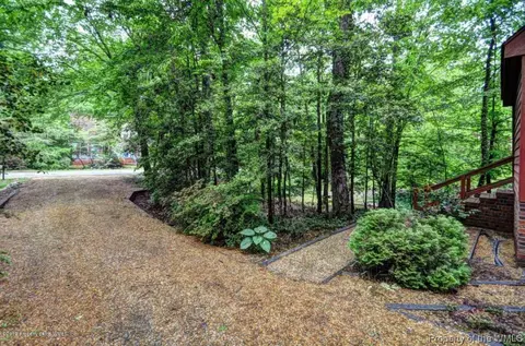 102 Winter E, Williamsburg, VA 23188 photo 2