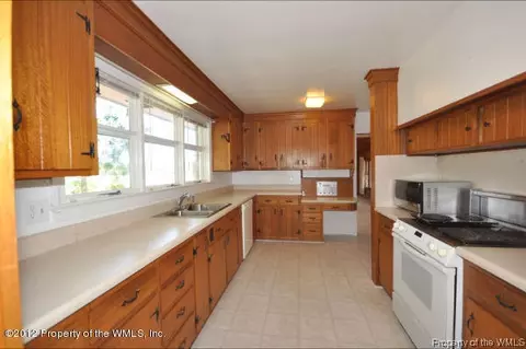 233 E Queens Dr, Williamsburg, VA 23185 photo 4