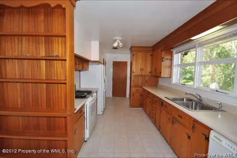 233 E Queens Dr, Williamsburg, VA 23185 photo 5
