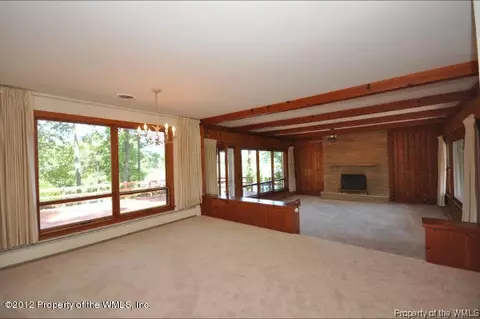 233 E Queens Dr, Williamsburg, VA 23185 photo 3