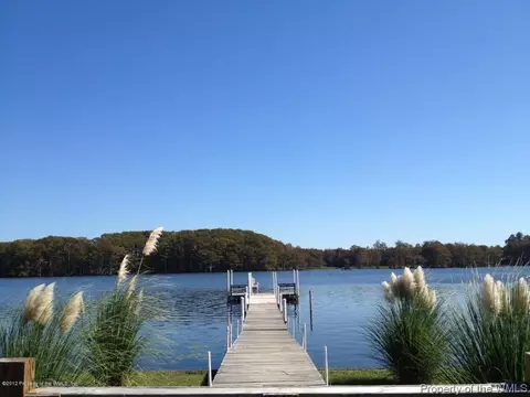 601 Riverside Dr, Lanexa, VA 23089 photo 2