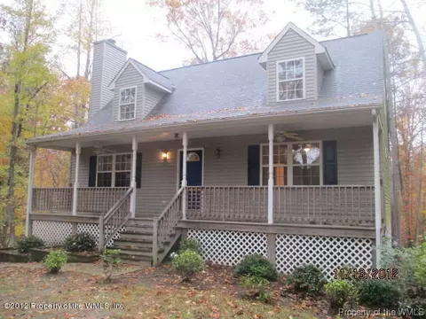 8442 Kitchener Dr, Gloucester, VA 23061 photo 1