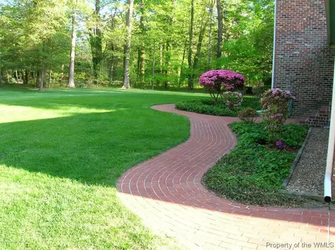 293 E Queens Dr, Williamsburg, VA 23185 photo 5