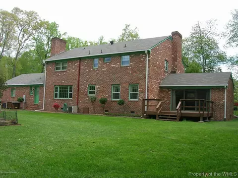 293 E Queens Dr, Williamsburg, VA 23185 photo 2