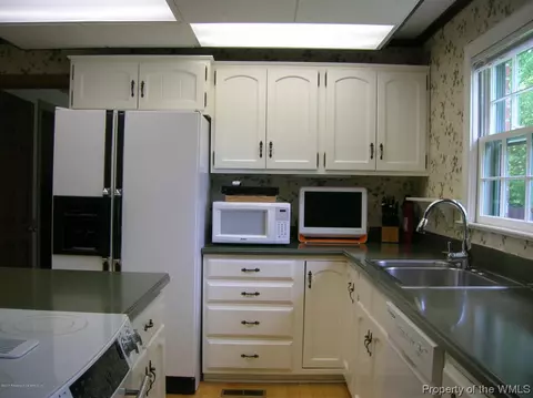 293 E Queens Dr, Williamsburg, VA 23185 photo 7