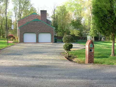 293 E Queens Dr, Williamsburg, VA 23185 photo 3
