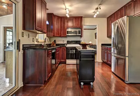 3 Berkeley Cir, Williamsburg, VA 23185 photo 8