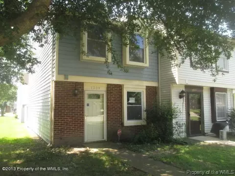 1309 Vanasse Ct, Hampton, VA 23666 photo 1