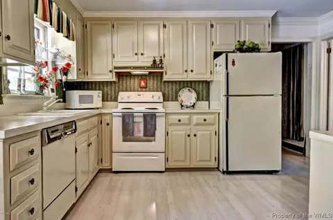 8 Hampton Ky, Williamsburg, VA 23185 photo 11