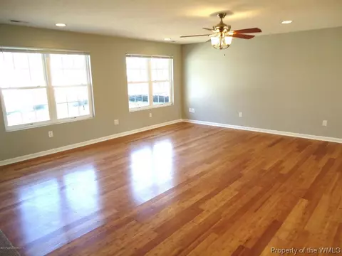 501 Riverside Dr, Lanexa, VA 23089 photo 2