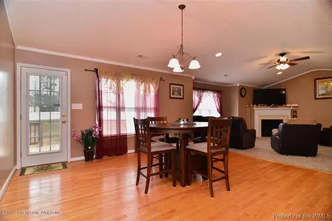 7213 Jeffrey Dr, Gloucester, VA 23061 photo 5