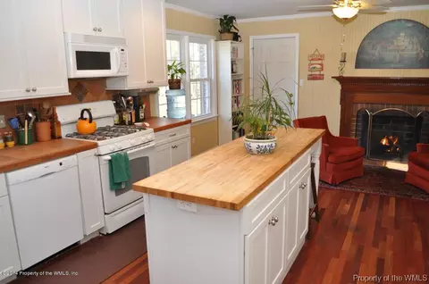 131 Stanley Dr, Williamsburg, VA 23185 photo 9