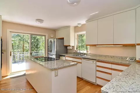 325 Burns Ln, Williamsburg, VA 23185 photo 4