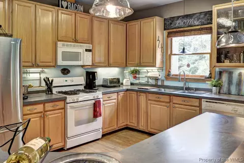 3320 N Riverside Dr, Lanexa, VA 23089 photo 9