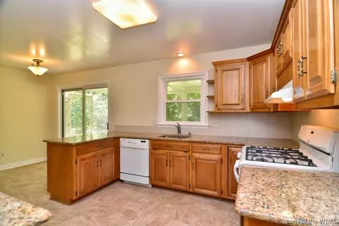 257 E Queens Dr, Williamsburg, VA 23185 photo 9
