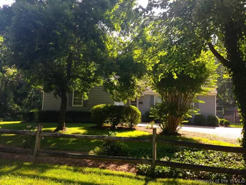 105 Patrick Henry Dr, Williamsburg, VA 23185 photo 3
