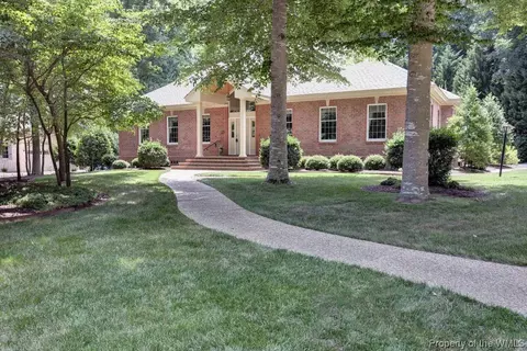 236 Yorkshire Dr, Williamsburg, VA 23185 photo 2