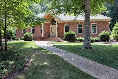 236 Yorkshire Dr, Williamsburg, VA 23185 photo 3