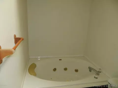 1124 W Riverside Dr, Lanexa, VA 23089 photo 5
