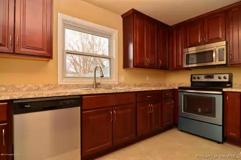72 Wheatland Dr, Hampton, VA 23666 photo 2