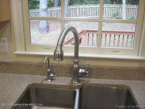 102 Patrick Henry Dr, Williamsburg, VA 23185 photo 6