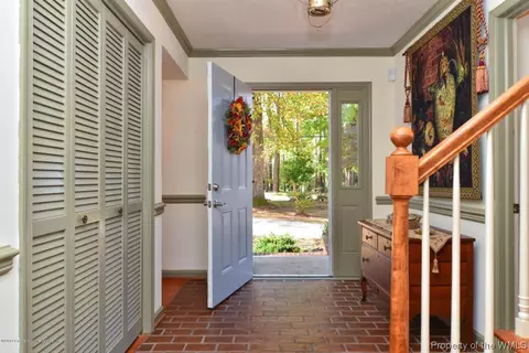 250 E Queens Dr, Williamsburg, VA 23185 photo 3
